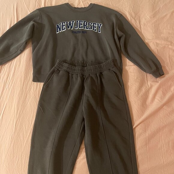 NEW JERSEY Athletic Outfit - Sweatshirt and Sweatpants - Picture 2 of 2